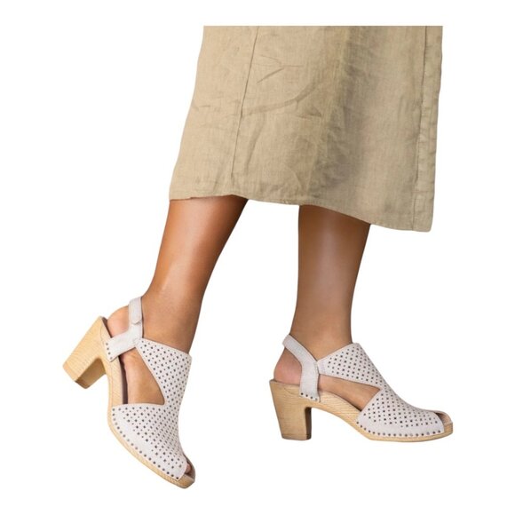 Dansko Teagan Womens Beige Perforated Leather Heeled Sandals SZ 40 EU/ 9.5-10 US - Picture 13 of 16